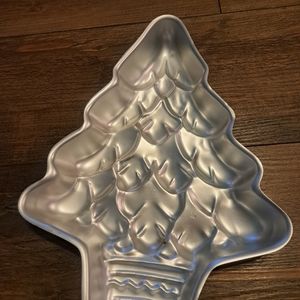 VINTAGE 1972 WILTON ALUMINUM CHRISTMAS TREE CAKE PAN MOLD 502-1107 Holiday